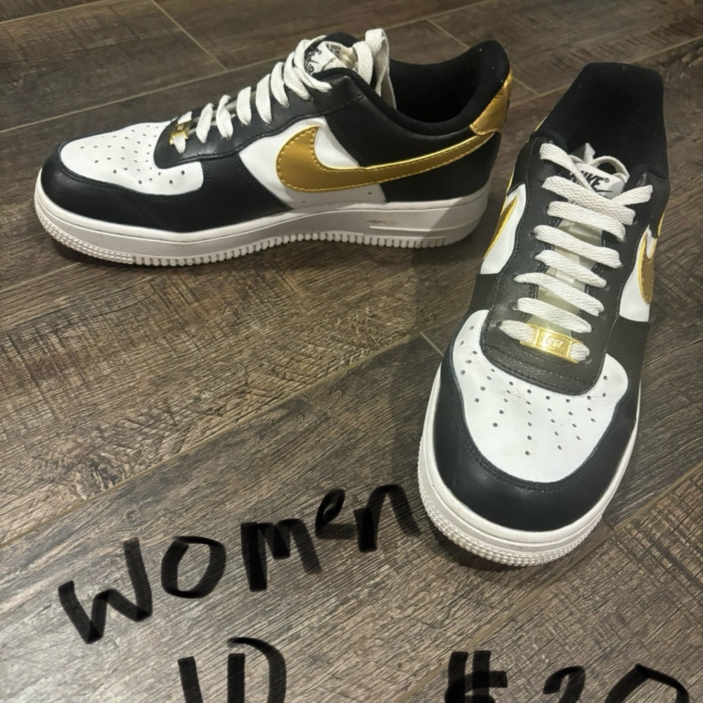 Nike women’s sneakers